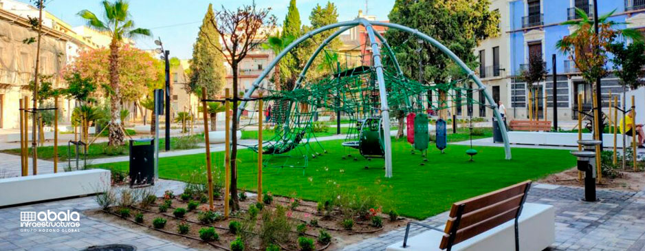 La Plaza de Las Malvas de Villena se abre al público como refugio climático y espacio cultural