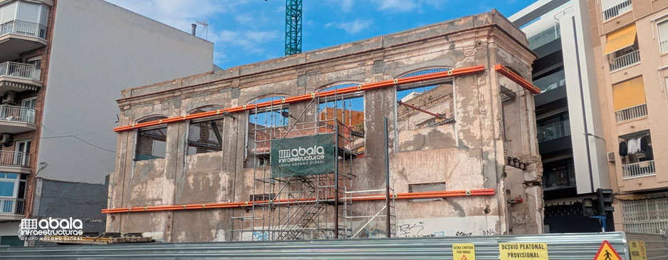 Las obras de rehabilitación del edificio de la Fábrica de Hielo de Torrevieja avanzan a buen ritmo